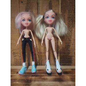 Lot Of 2 Bratz dolls‎ With Shoes 2015